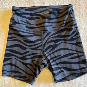 Zyia Active Safari Light n Tight Hustle Shorts 4"